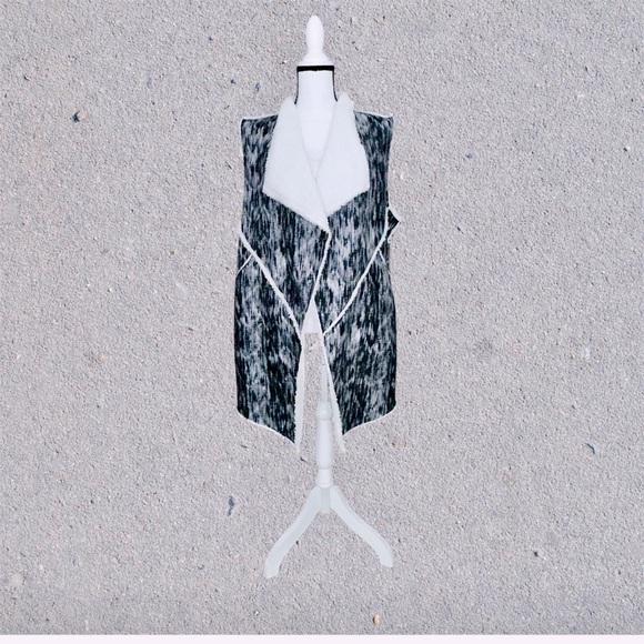 EUC! LULAROE MARLO VEST L - Picture 2 of 6